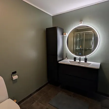 Cozy Pet-friendly With Parking *