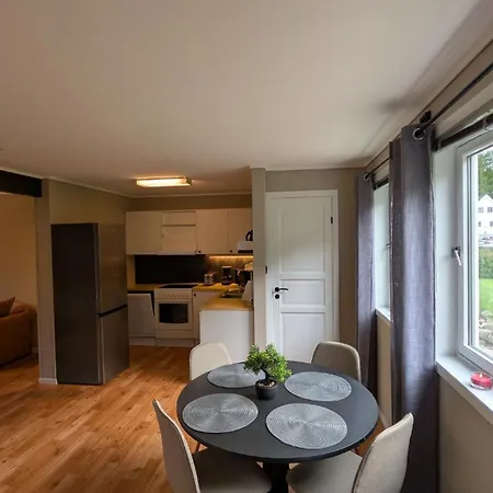 Cozy Pet-friendly With Parking *